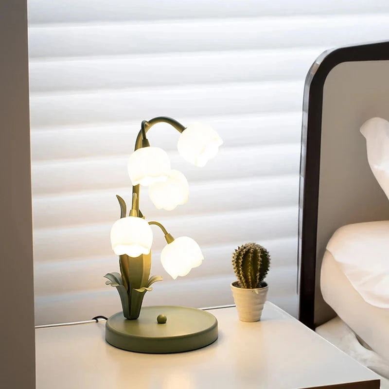 Luminária de Mesa Lírios do Vale com 5 Lâmpadas LED Luminária de Cabeceira 01 Kabannas