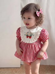 Macacão Bebê Menina Xadrez Gola Peter Pan Morango