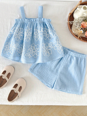Conjunto Bebê Menina Blusa Floral Bordada e Shorts Musselina