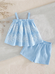 Conjunto Bebê Menina Blusa Floral Bordada e Shorts Musselina