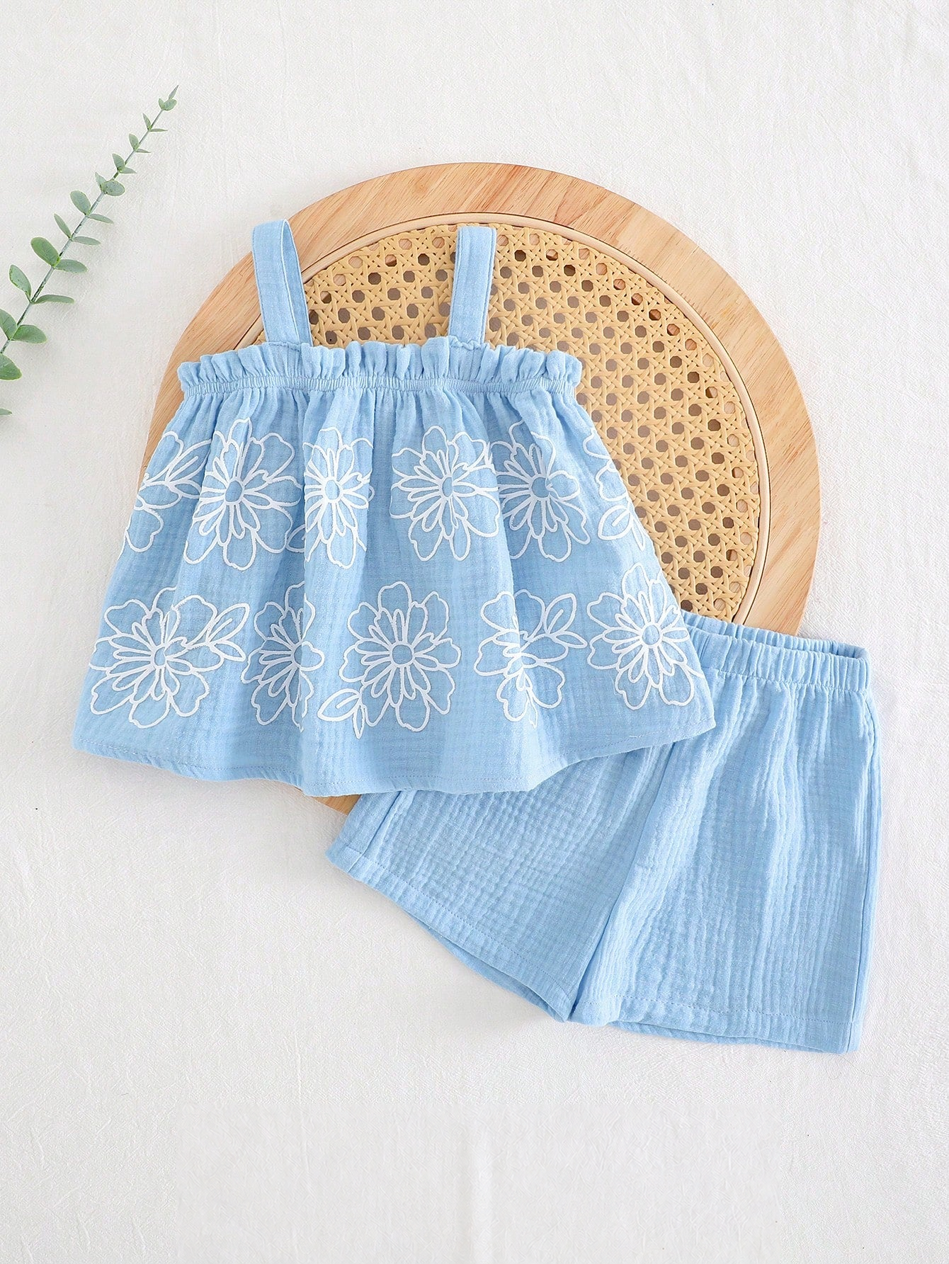 Conjunto Bebê Menina Blusa Floral Bordada e Shorts Musselina