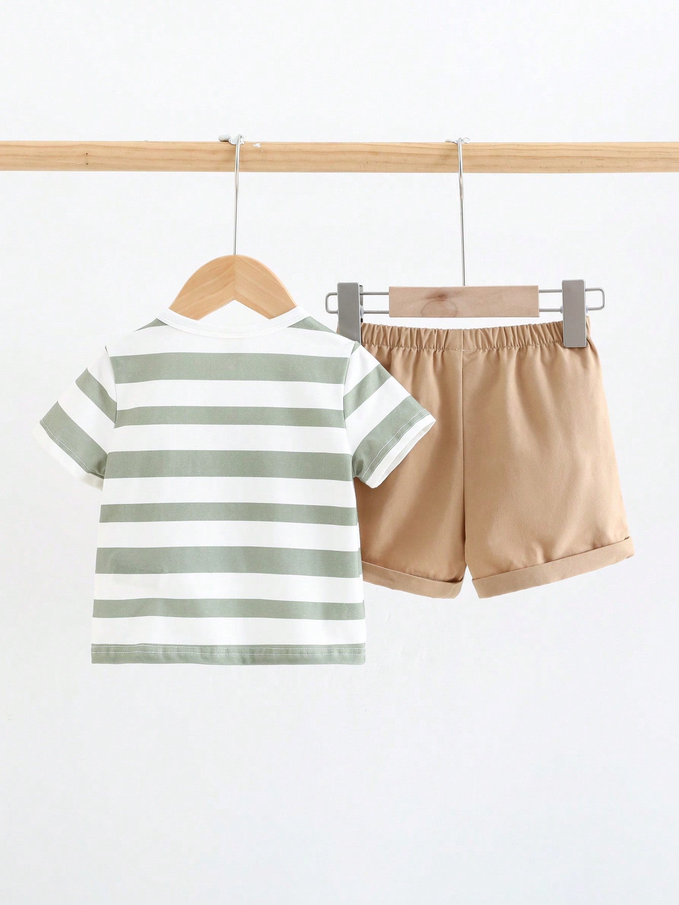 Conjunto 2 Peças Bebê Menino Camiseta Urso Aplique Pelúcia e Shorts