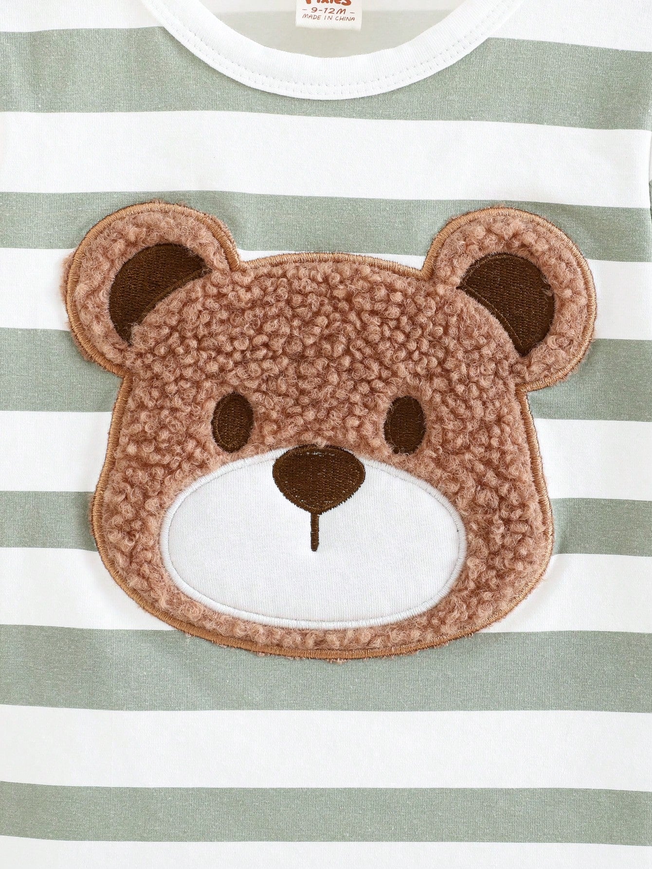 Conjunto 2 Peças Bebê Menino Camiseta Urso Aplique Pelúcia e Shorts