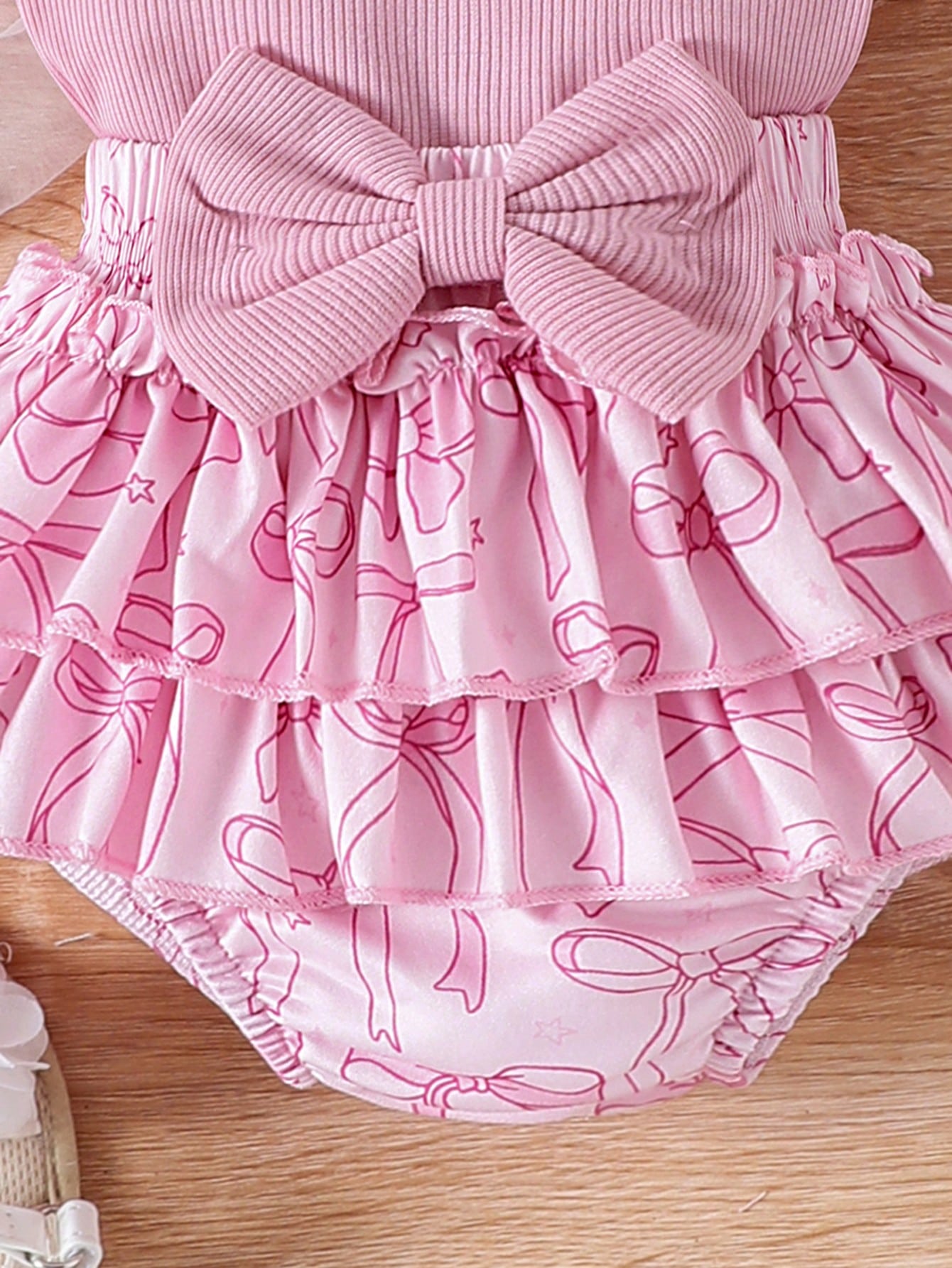 Conjunto Bebê Menina 3 Peças Body Borboleta Shorts Estampado e Faixa de Cabelo
