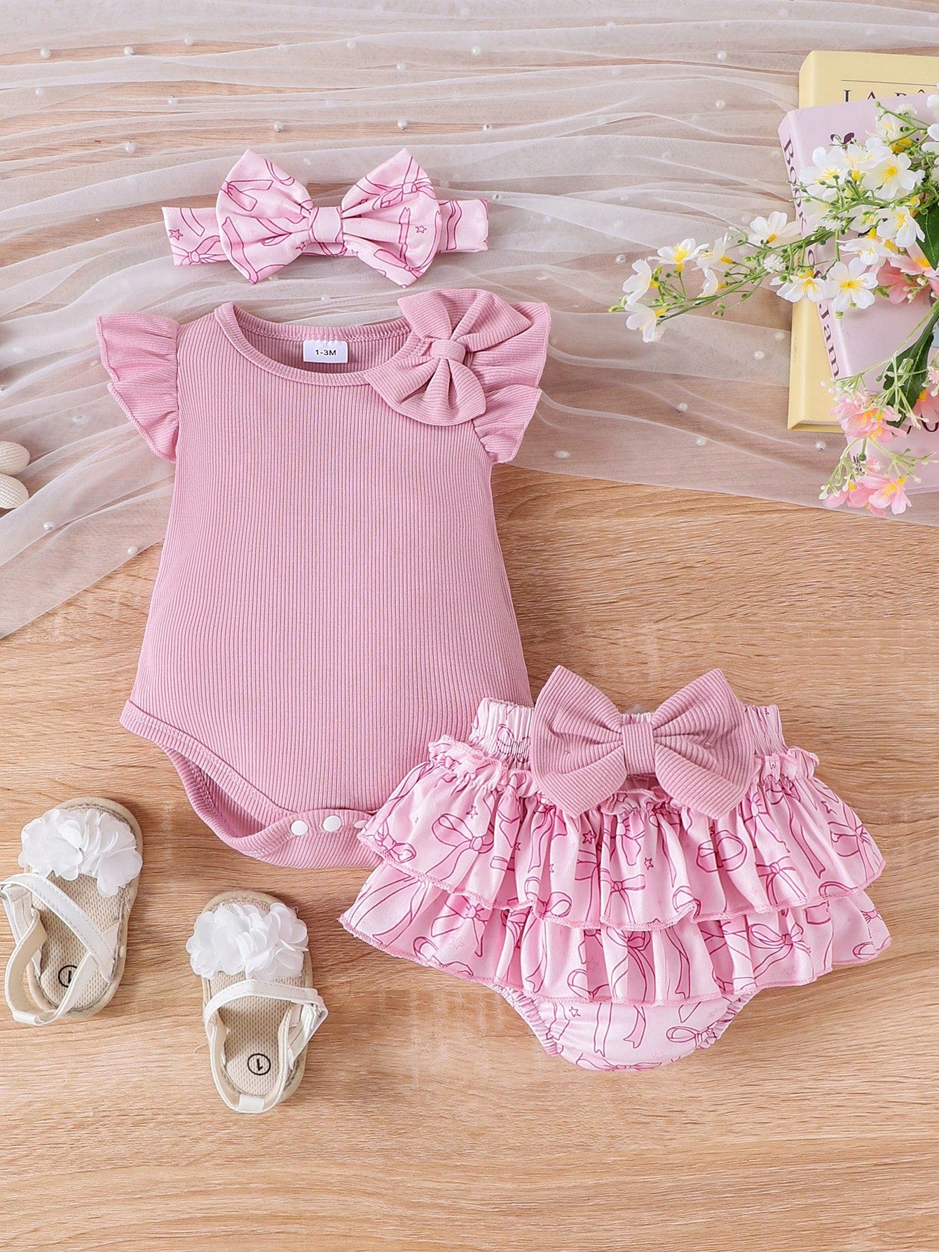 Conjunto Bebê Menina 3 Peças Body Borboleta Shorts Estampado e Faixa de Cabelo