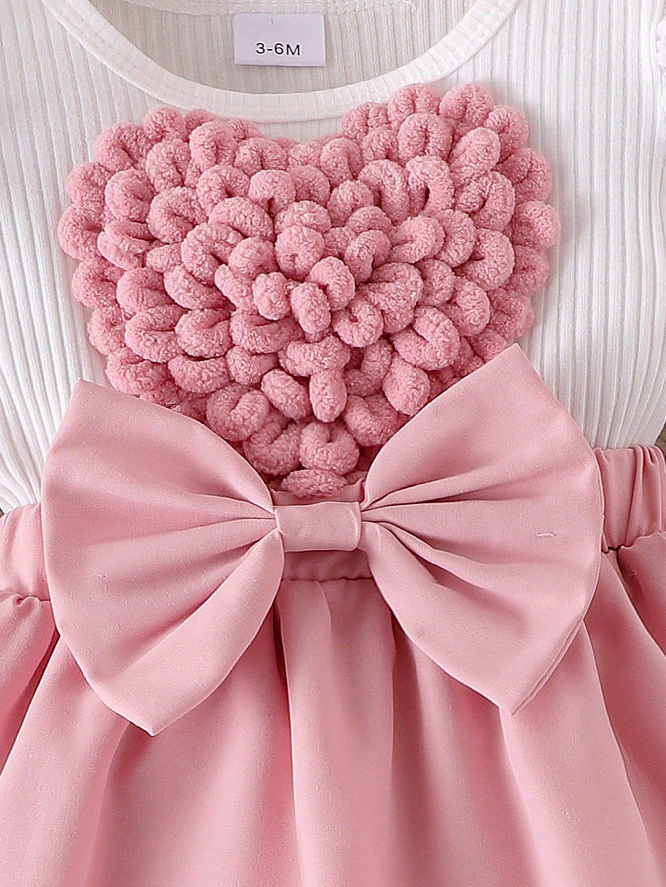 Conjunto Body Vestido Bebê Menina Kit 4 Peças Coração 3D Laço Manga Bufante Faixa e Meia