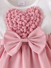 Conjunto Body Vestido Bebê Menina Kit 4 Peças Coração 3D Laço Manga Bufante Faixa e Meia