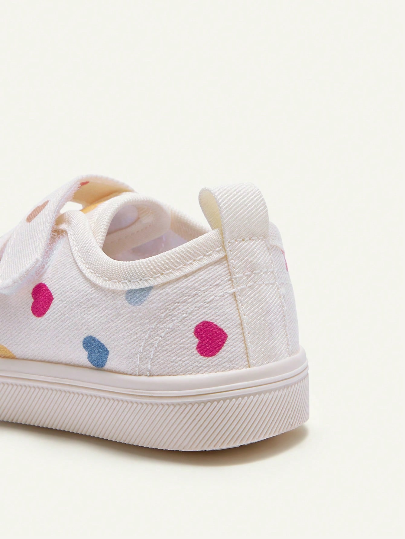 Tênis Infantil Feminino Casual Velcro Duplo Coração Colorido Bico Redondo