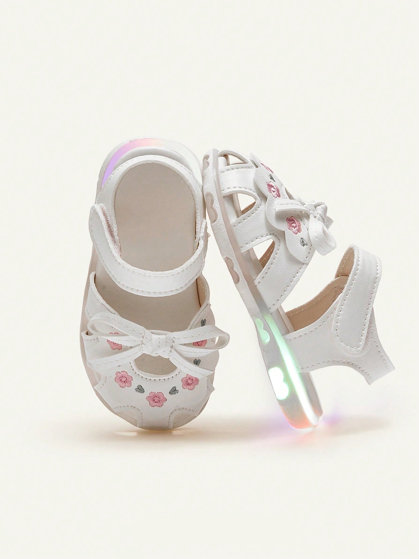 Sandália Infantil Menina Fechada com LED Bordado Floral e Laço
