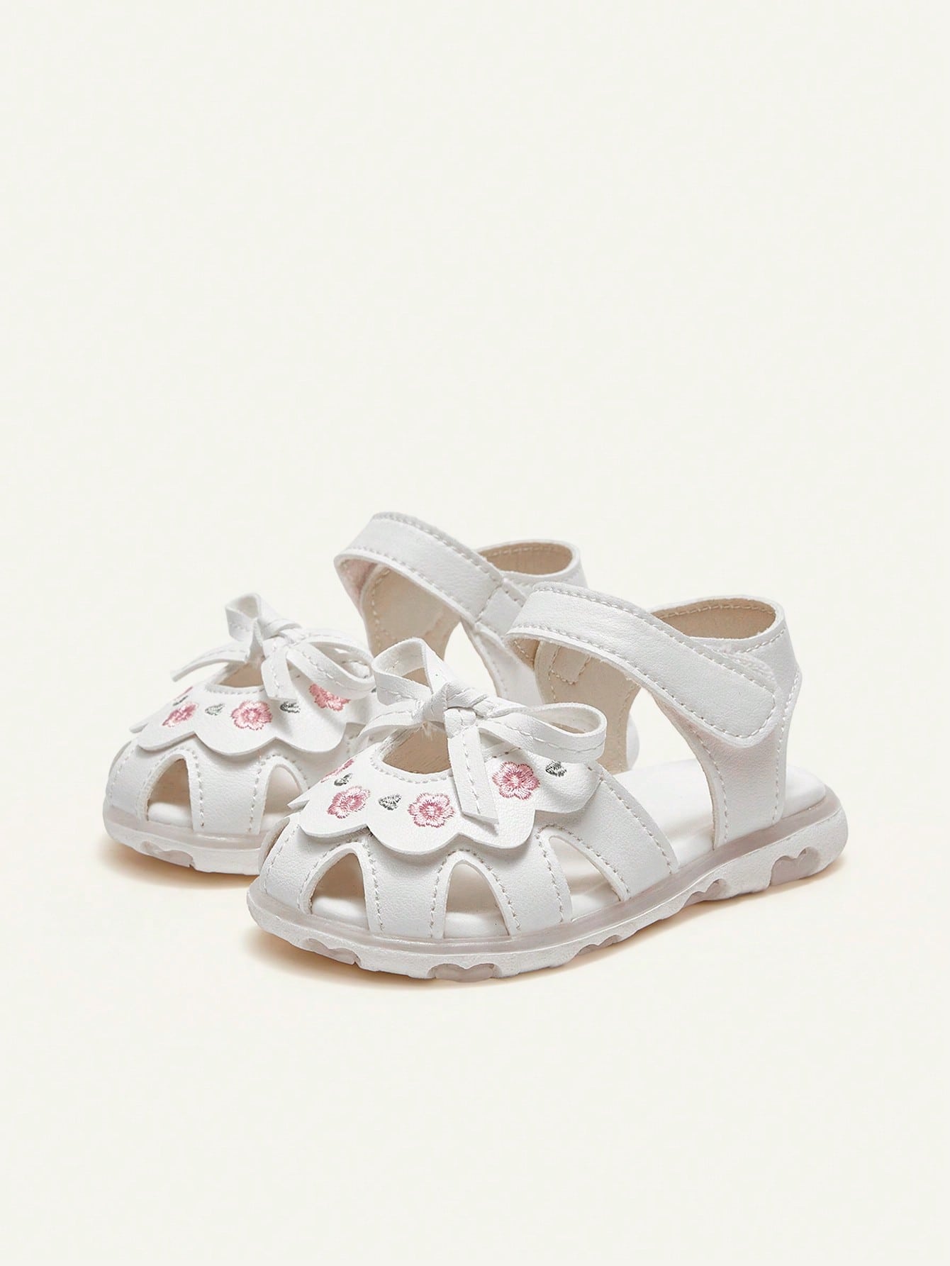 Sandália Infantil Menina Fechada com LED Bordado Floral e Laço