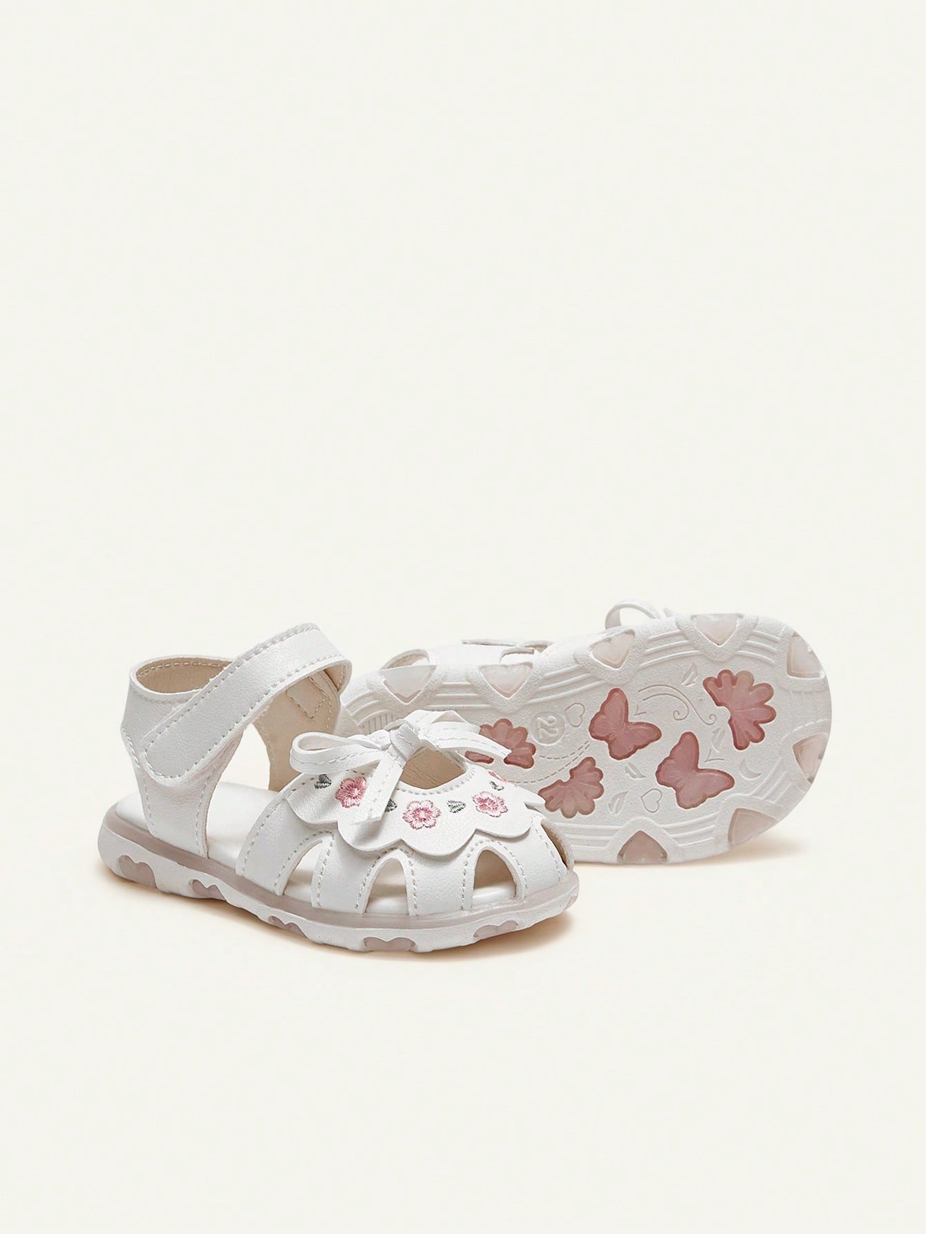Sandália Infantil Menina Fechada com LED Bordado Floral e Laço