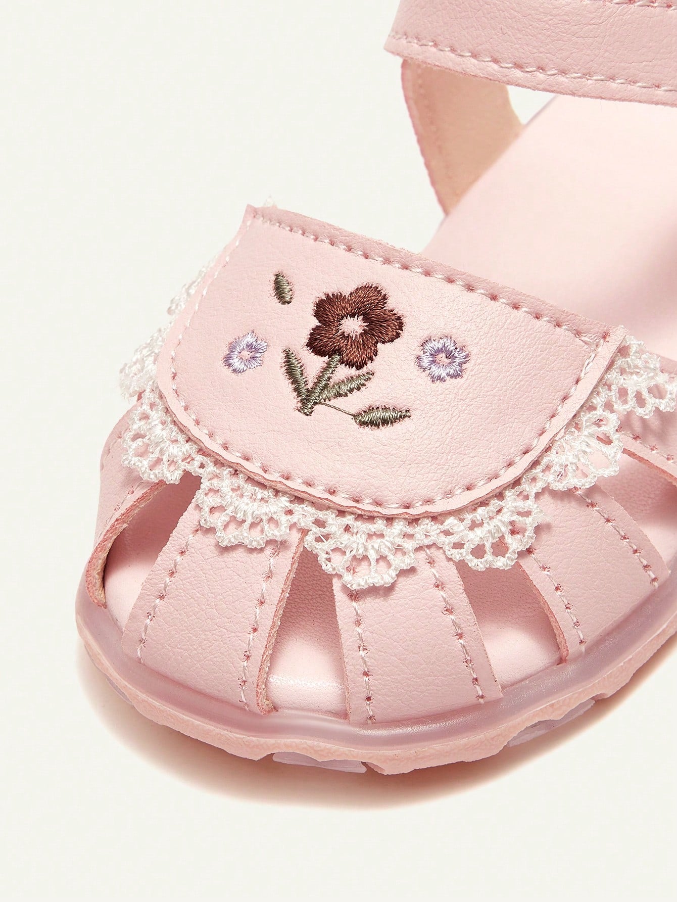 Sandália Bebê Menina Fechada com Luz LED Bordado Floral Renda Velcro