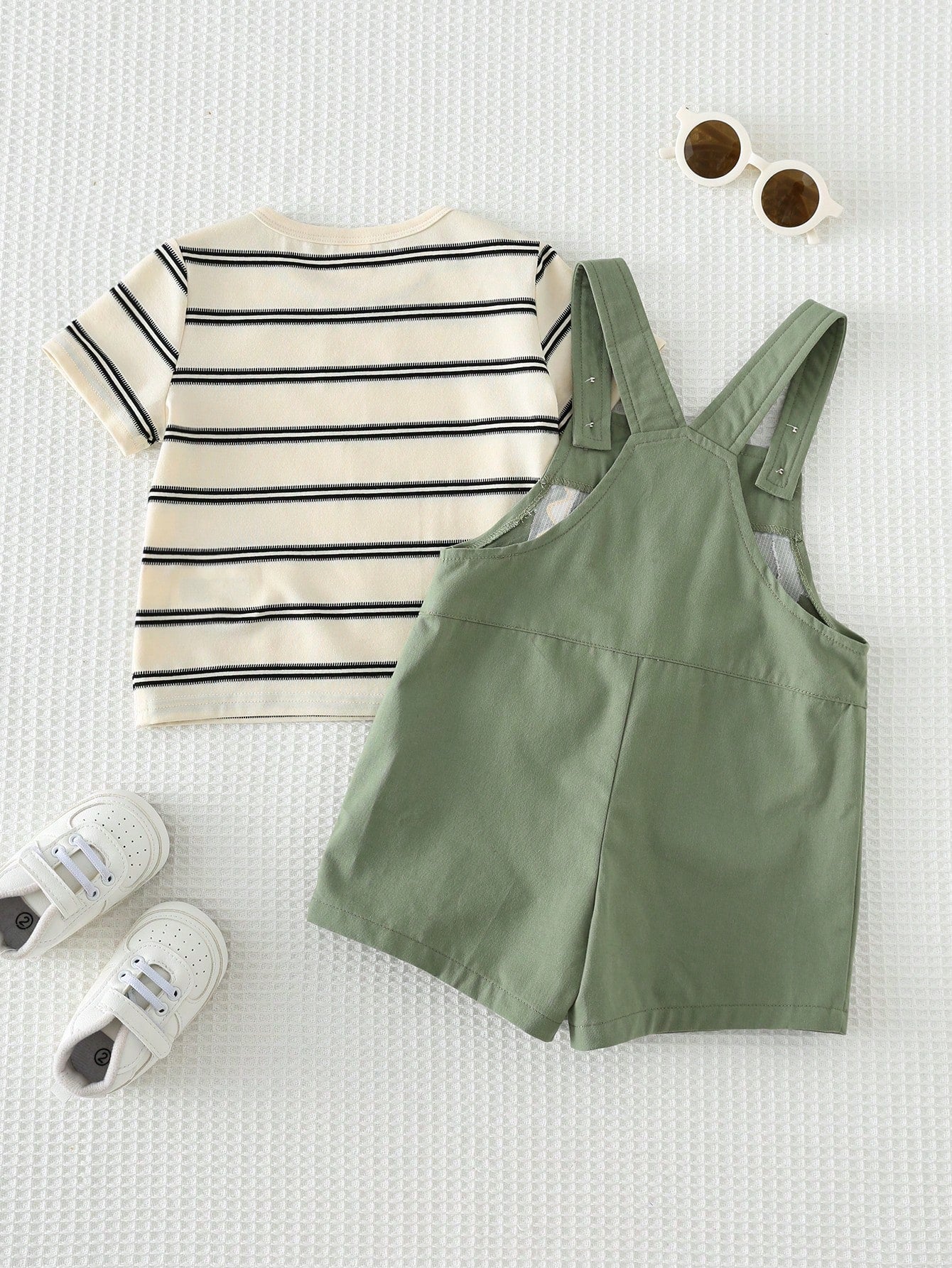 Conjunto 2 Peças Bebê Menino Camiseta Listrada Manga Curta e Jardineira Dinossauro