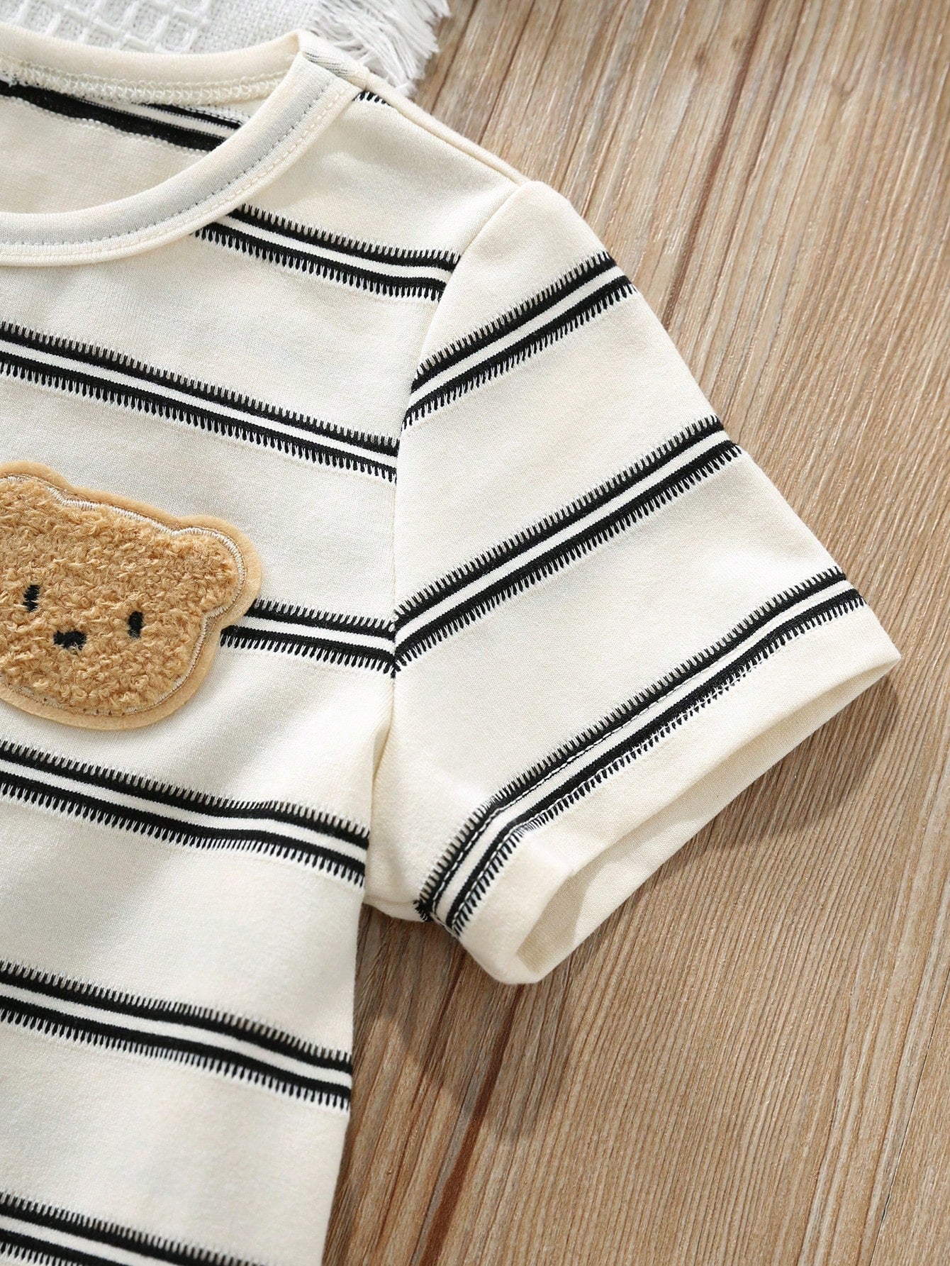 Conjunto 2 Peças Bebê Camiseta Listrada Urso e Shorts Liso Cintura Elástica