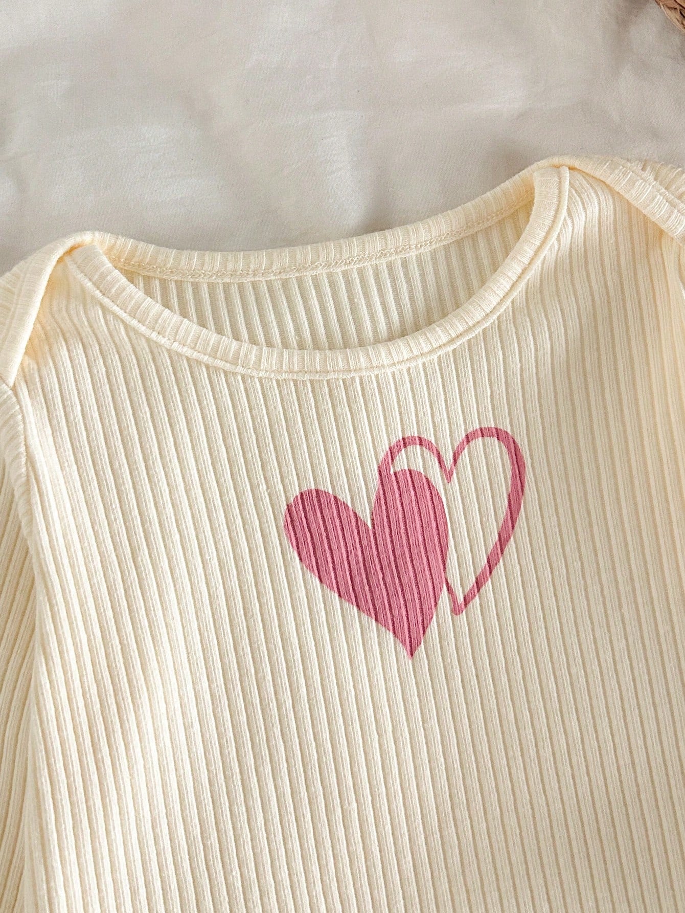 Conjunto 2 Peças Bebê Menina Blusa Canelada Manga Longa Coração e Calça