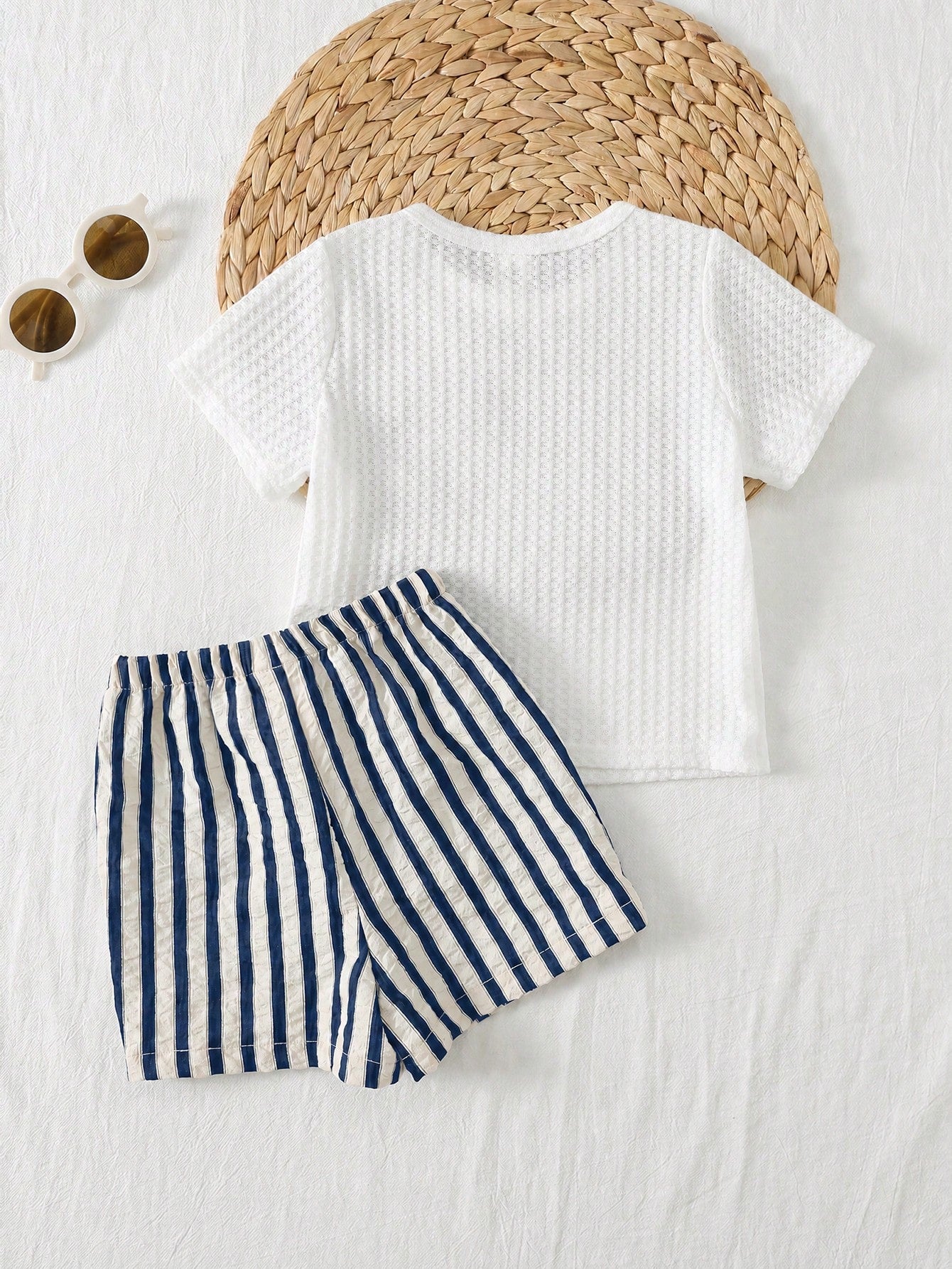 Conjunto 2 Peças Bebê Menino Camiseta Waffle Bolso Patchwork e Shorts Listrado