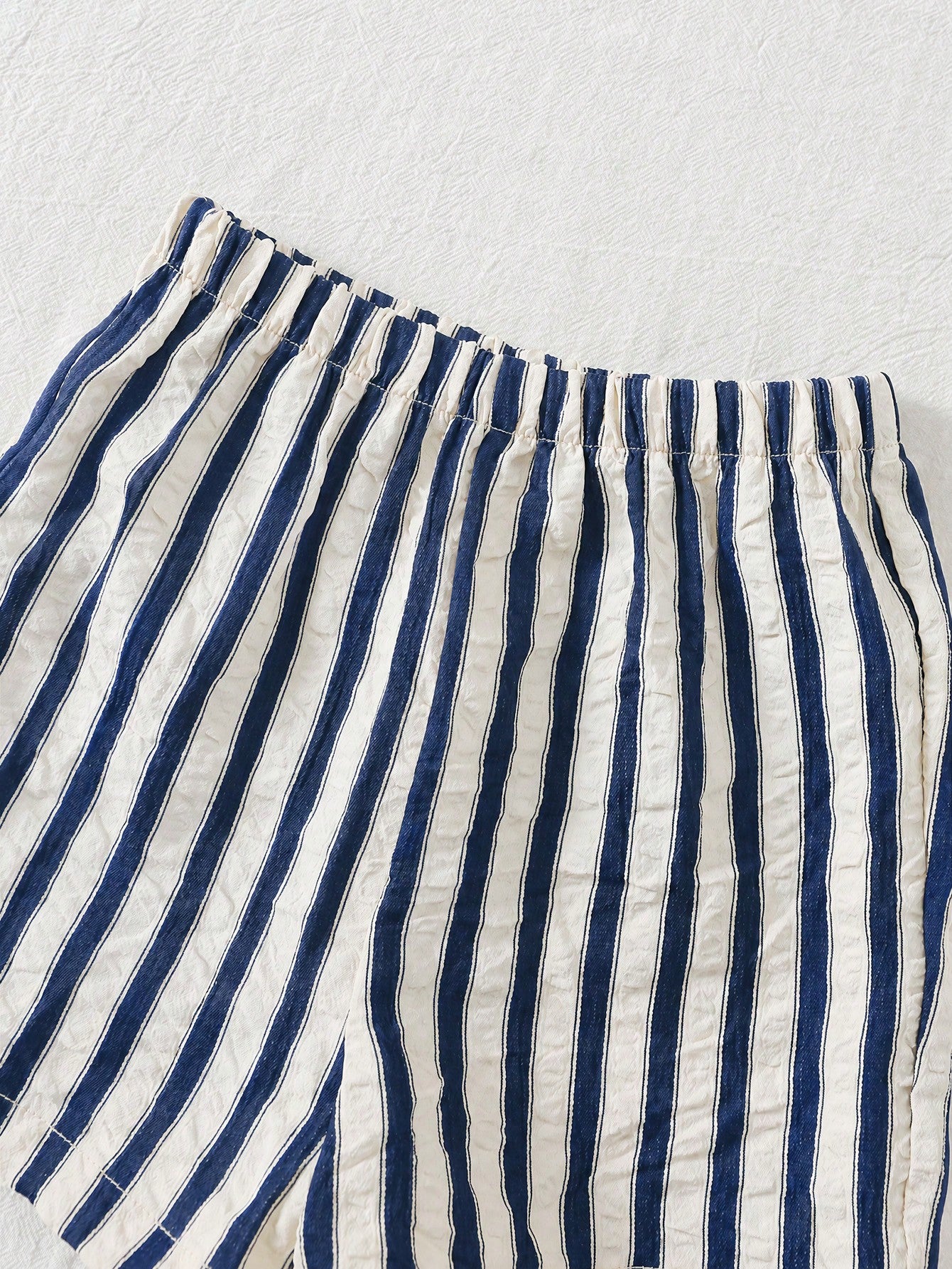 Conjunto 2 Peças Bebê Menino Camiseta Waffle Bolso Patchwork e Shorts Listrado