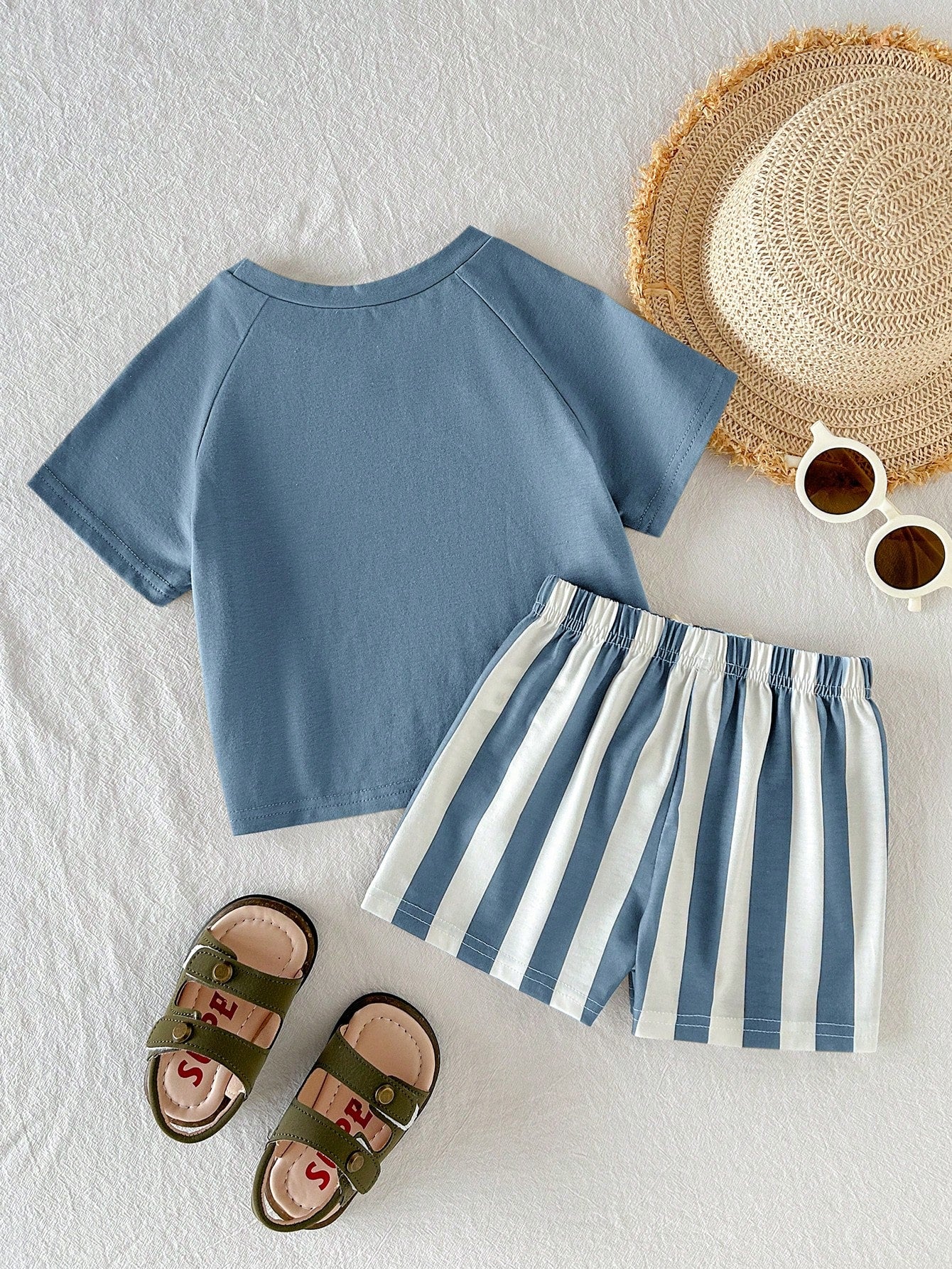 Conjunto Bebê Menino Camiseta Raglan Estampa California e Shorts Listrado
