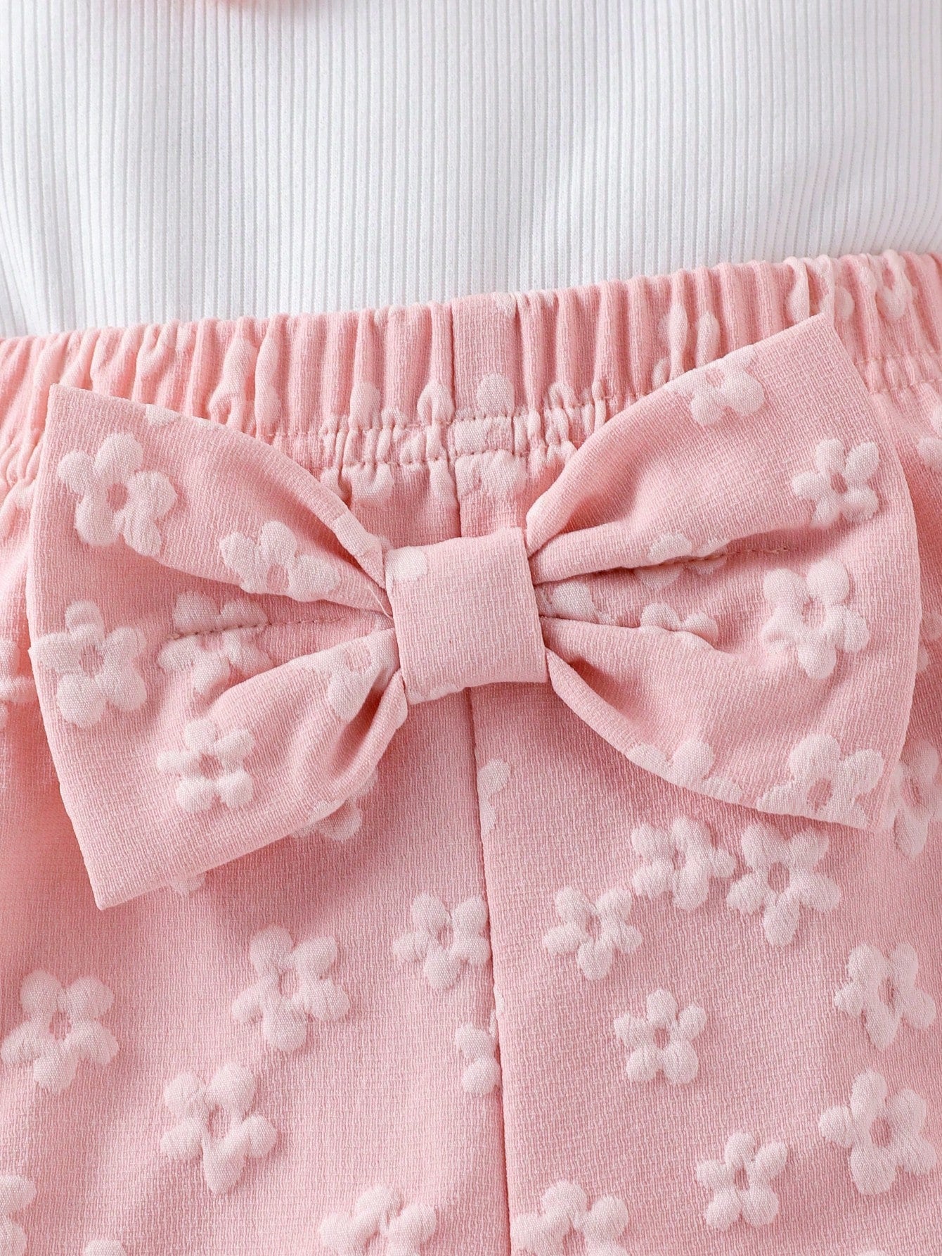 Conjunto Bebê Menina 2 Peças Top Floral Ombro Assimétrico e Shorts com Laço
