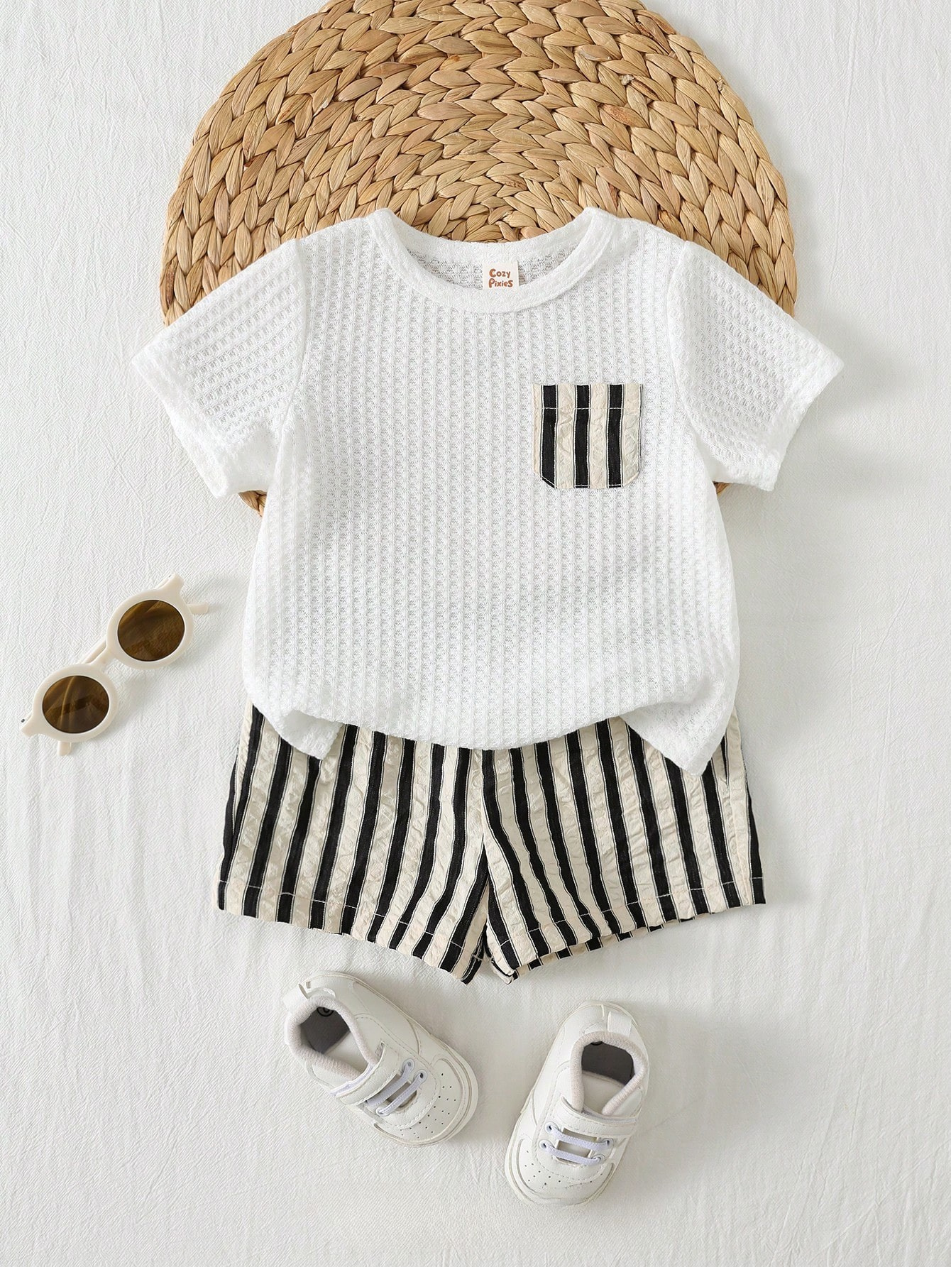 Conjunto 2 Peças Bebê Menino Camiseta Waffle Bolso Patchwork e Shorts Listrado
