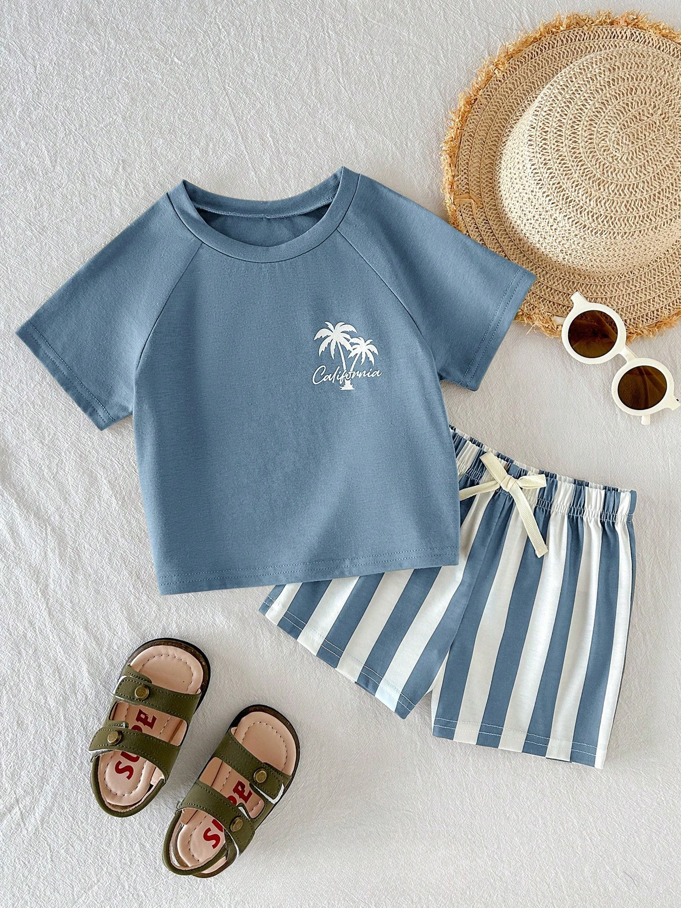 Conjunto Bebê Menino Camiseta Raglan Estampa California e Shorts Listrado