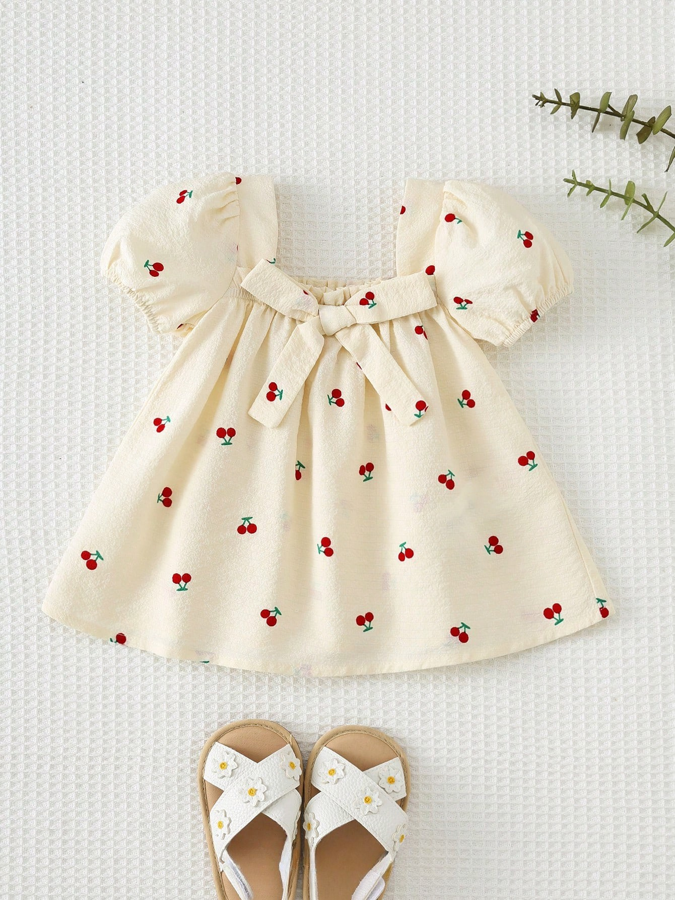 Vestido Bebê Menina Cereja Manga Pétala Laço Gola Quadrada