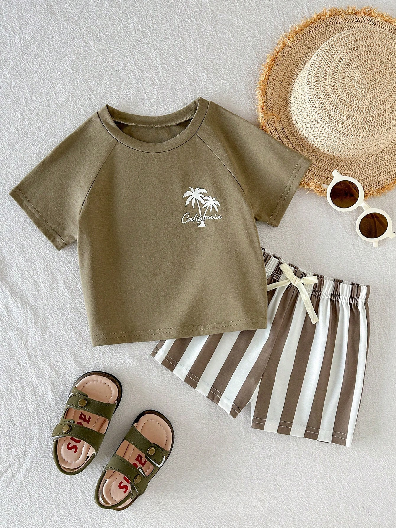 Conjunto Bebê Menino Camiseta Raglan Estampa California e Shorts Listrado