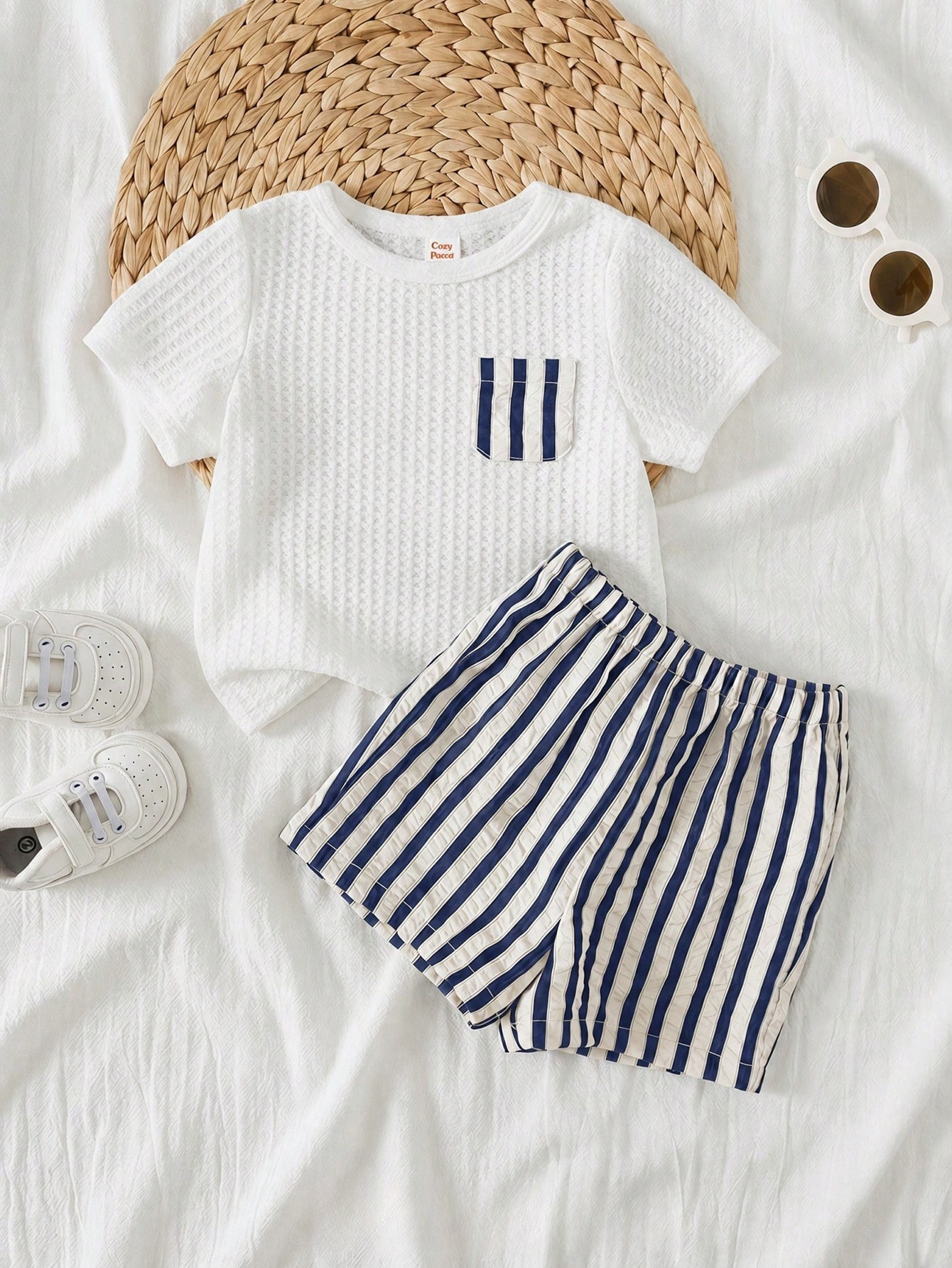 Conjunto 2 Peças Bebê Menino Camiseta Waffle Bolso Patchwork e Shorts Listrado