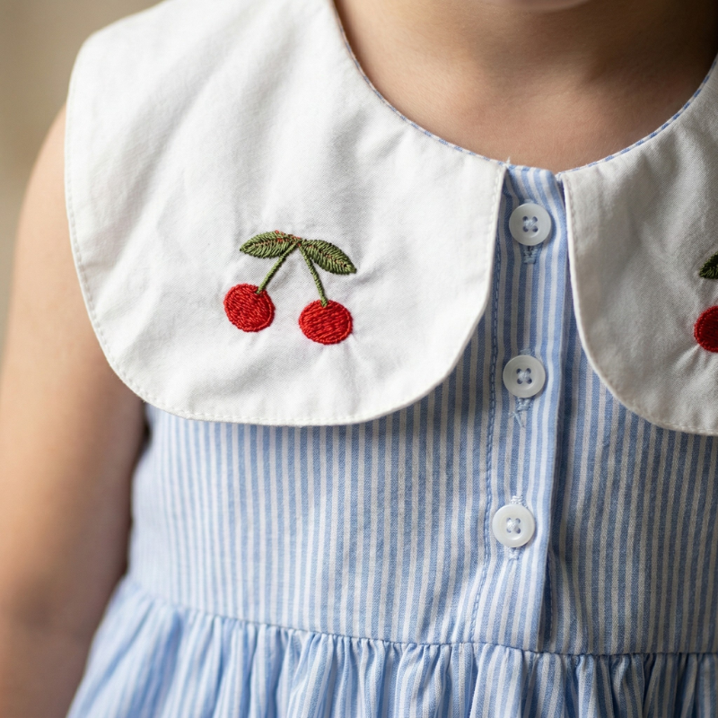 Vestido Infantil Listrado Azul com Gola Bordada Cerejas