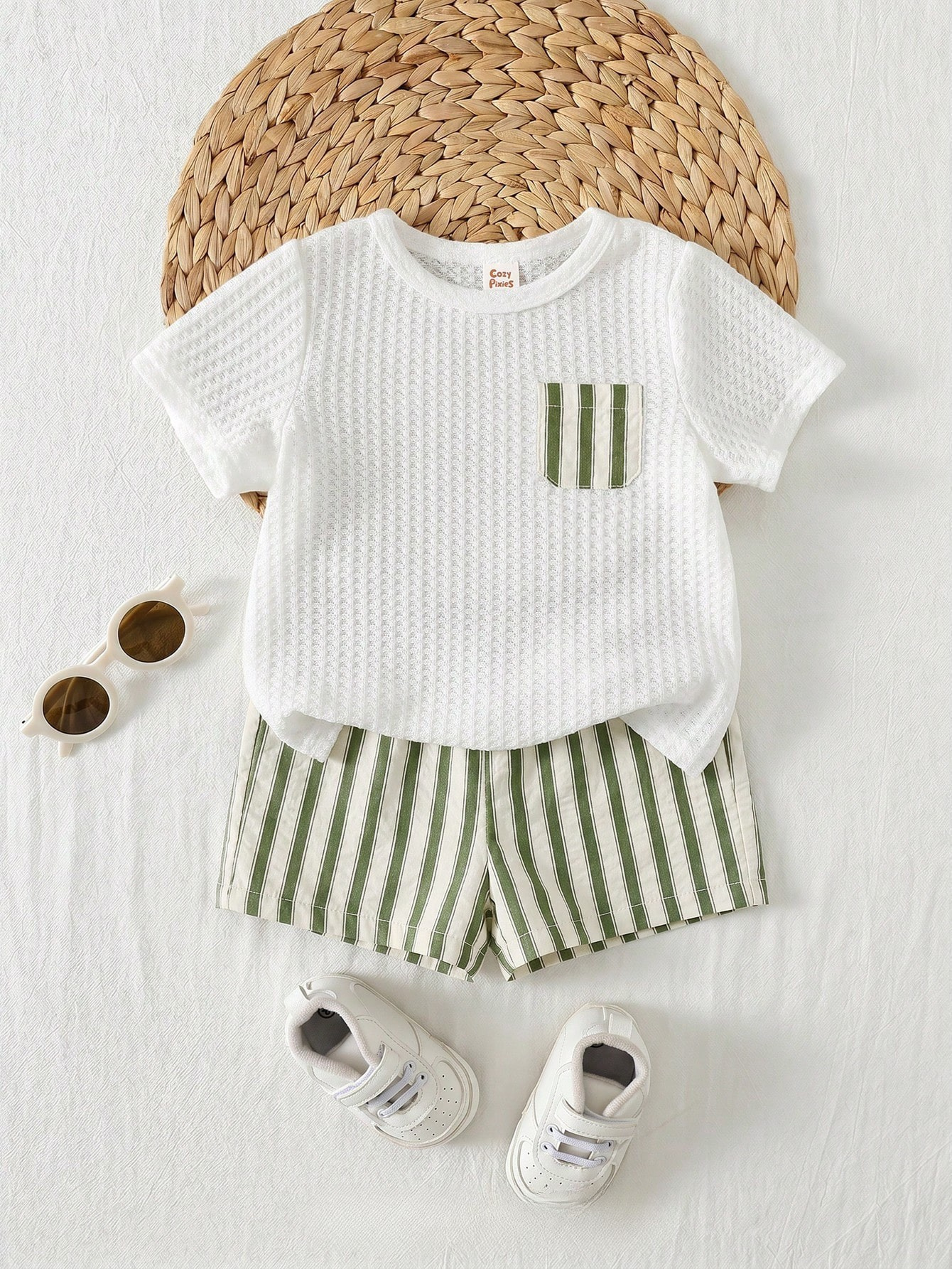 Conjunto 2 Peças Bebê Menino Camiseta Waffle Bolso Patchwork e Shorts Listrado