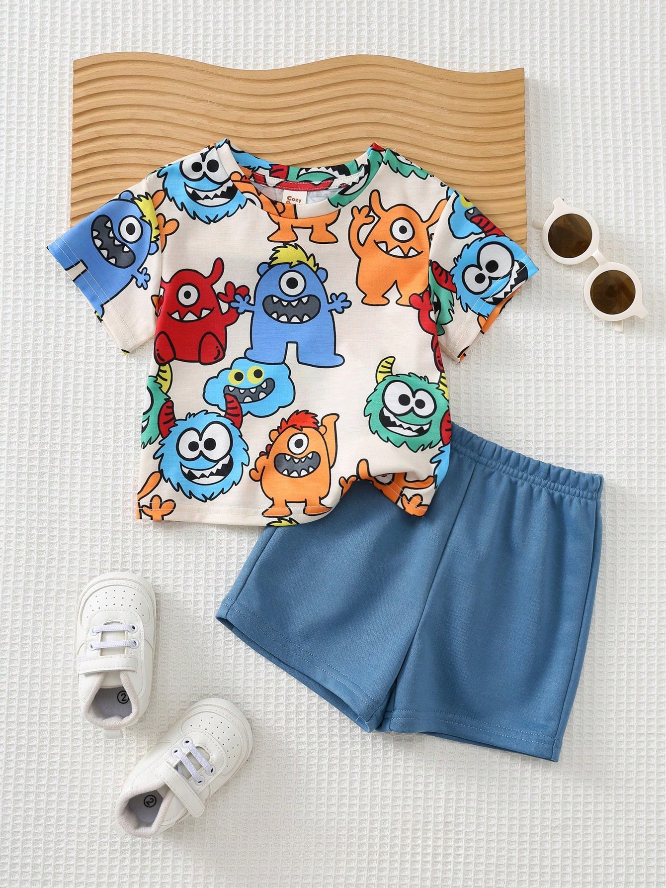 Conjunto 2 Peças Bebê Menino Camiseta Monstros Colorida e Shorts Liso