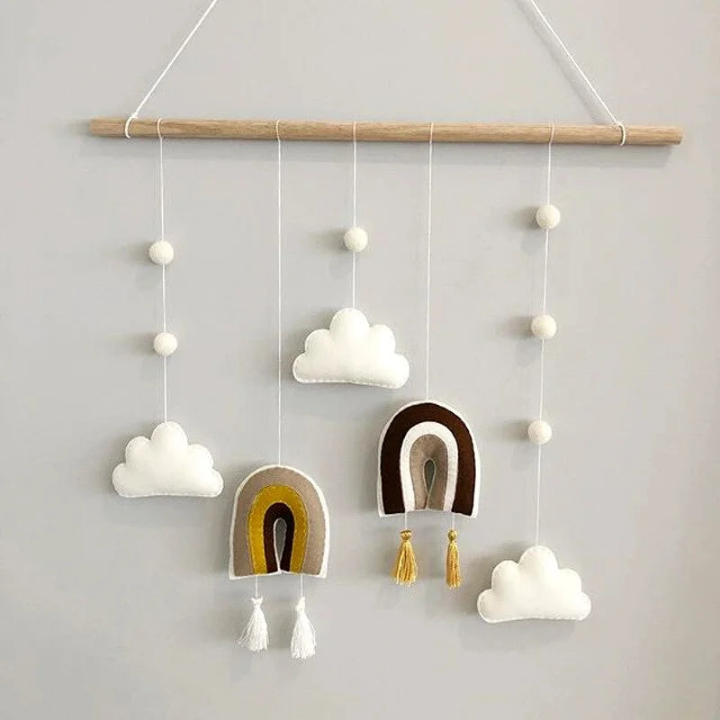 Móbile Arco-Íris de Feltro para Quarto Infantil