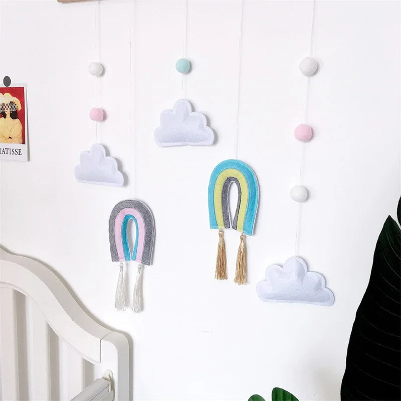 Móbile Arco-Íris de Feltro para Quarto Infantil