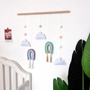 Móbile Arco-Íris de Feltro para Quarto Infantil