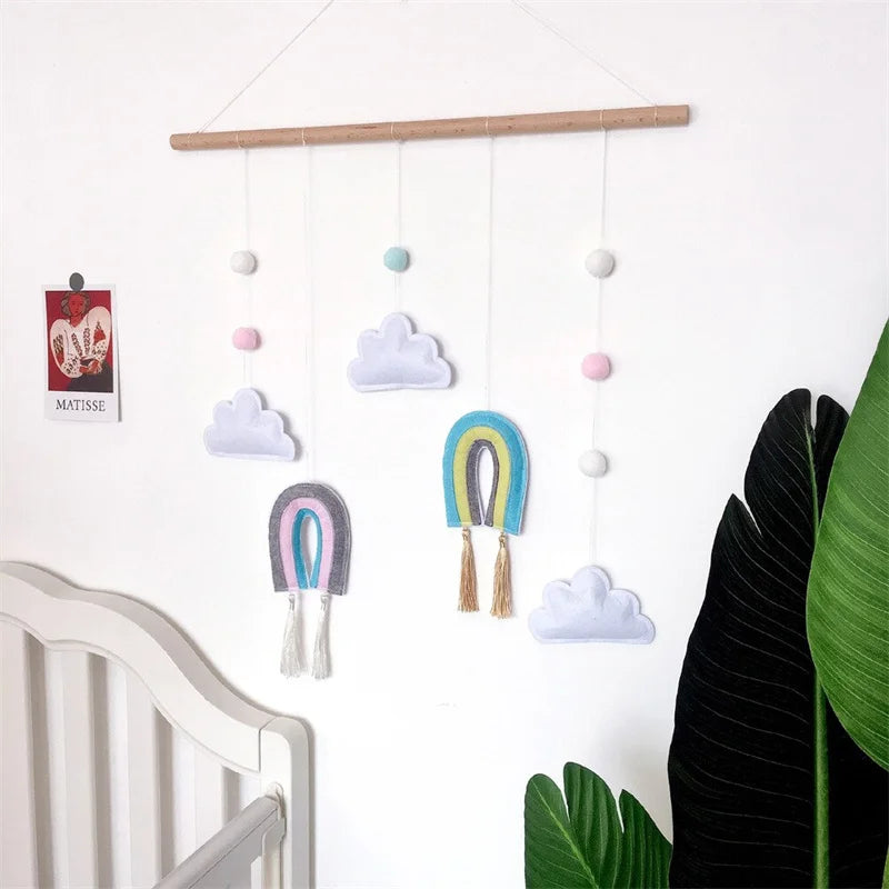 Móbile Arco-Íris de Feltro para Quarto Infantil