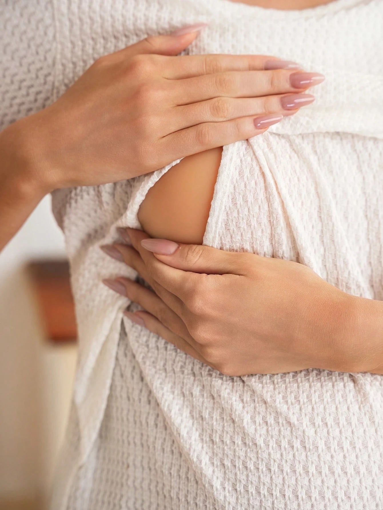 Blusa Gestante e Amamentação Jacquard Manga Curta com Barra Assimétrica - Branco