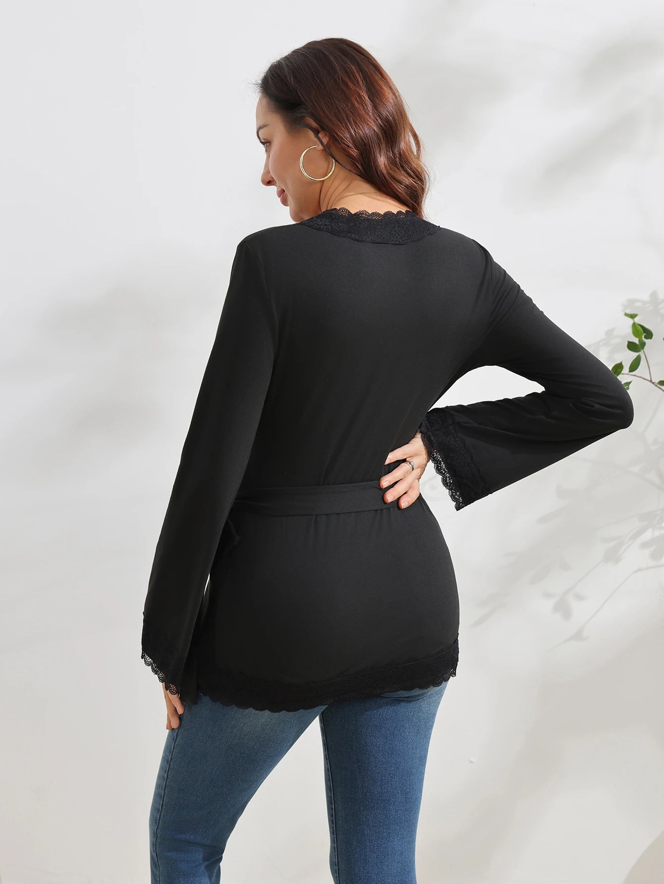 Blusa Gestante e Amamentação Transpassada Manga Flare com Punho de Renda - Preto