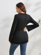 Blusa Gestante e Amamentação Transpassada Manga Flare com Punho de Renda - Preto
