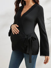 Blusa Gestante e Amamentação Transpassada Manga Flare com Punho de Renda - Preto