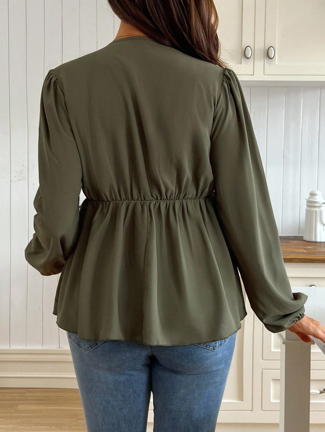 Blusa Gestante Peplum Manga Longa com Renda e Decote V - Verde militar