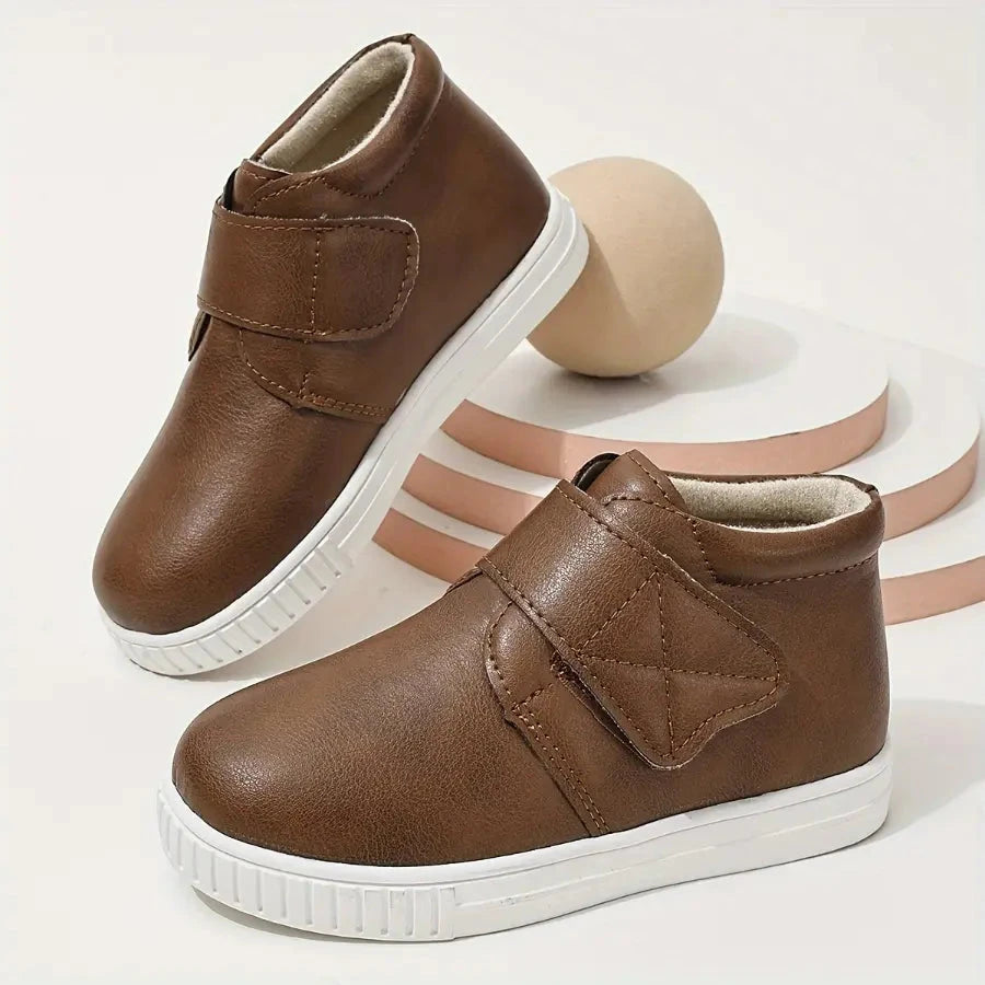 Bota Infantil Casual Cano Curto Couro Sintético Velcro Forro Macio Calçado Infantil 05 Kabannas Cáqui 24 