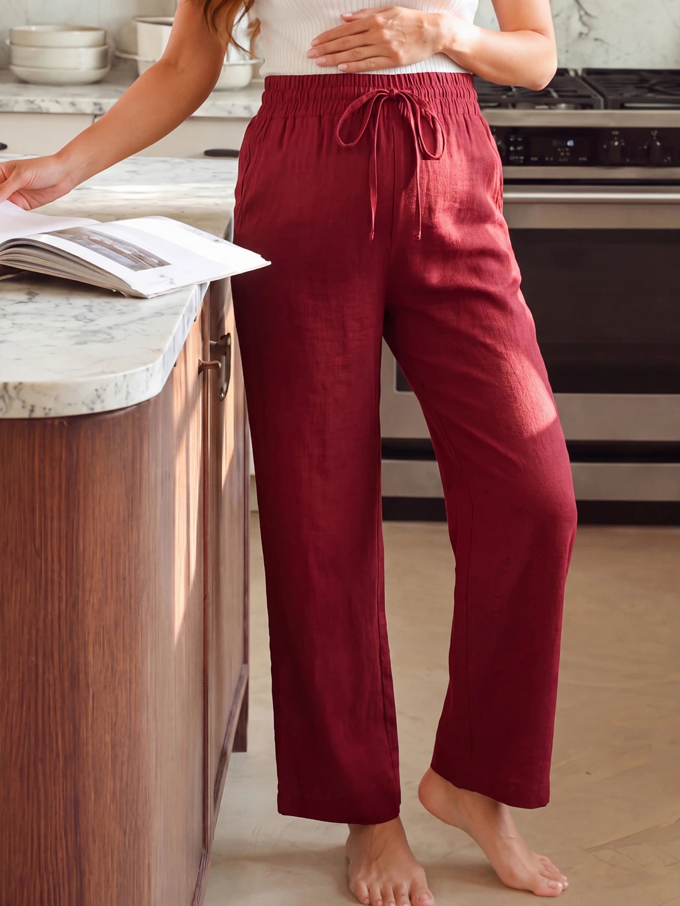 Calça Gestante Pantalona com Cós Franzido, Amarração e Bolsos - Vinho