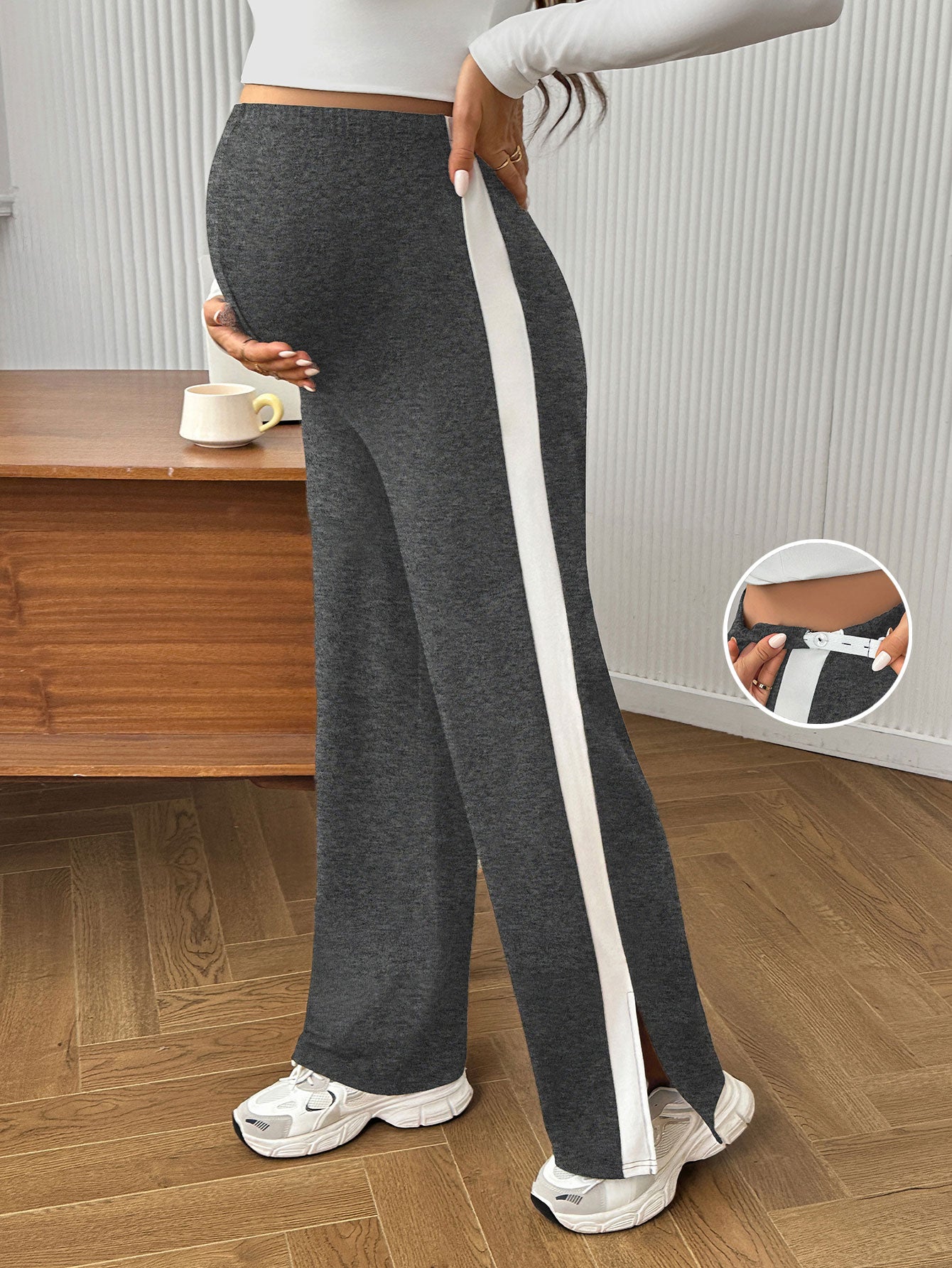 Calça Gestante Perna Reta com Faixa Lateral Contrastante e Cós Alto - Cinza chumbo
