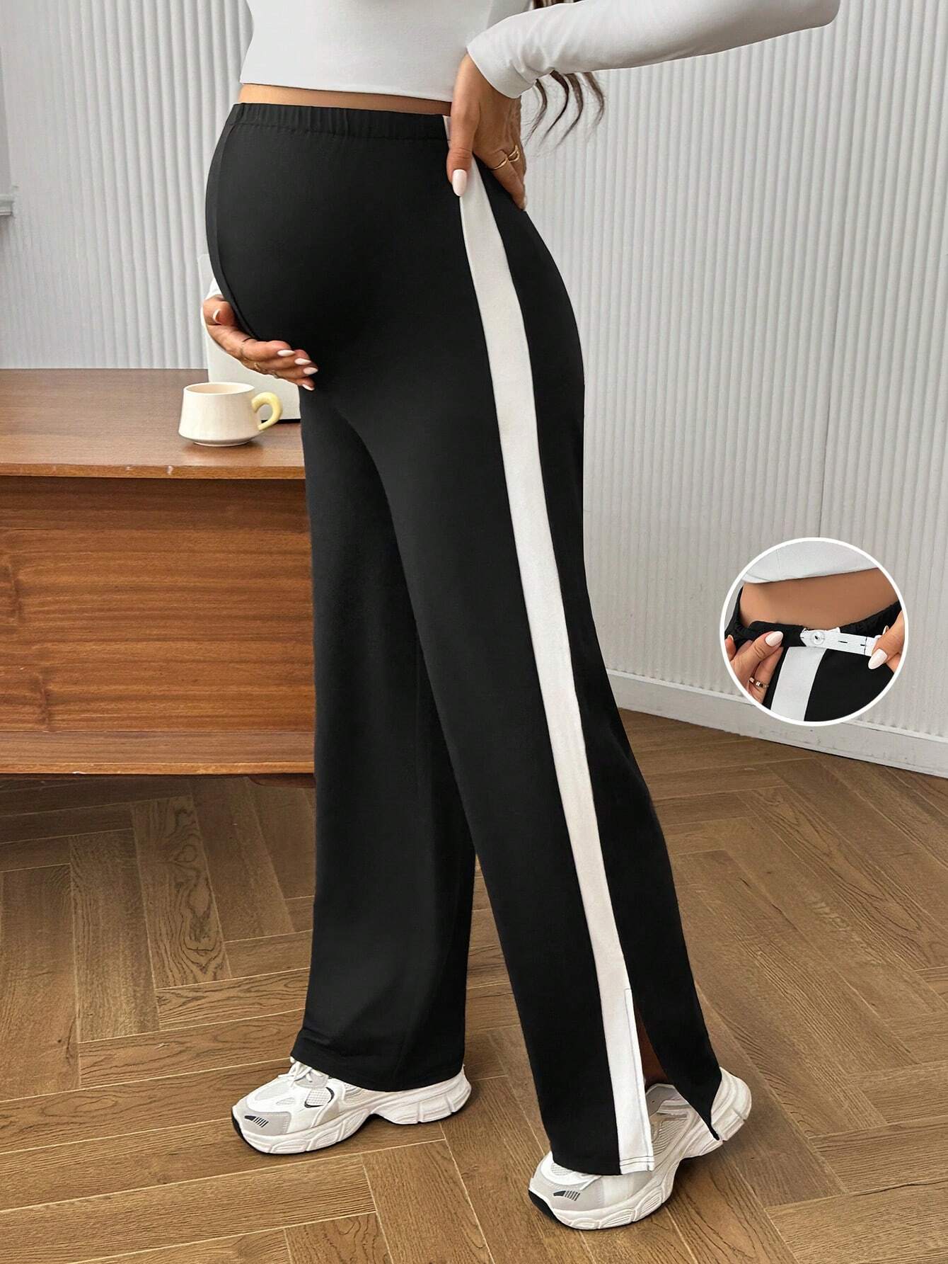 Calça Gestante Perna Reta com Faixa Lateral Contrastante e Cós Alto - Preto