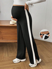 Calça Gestante Perna Reta com Faixa Lateral Contrastante e Cós Alto - Preto