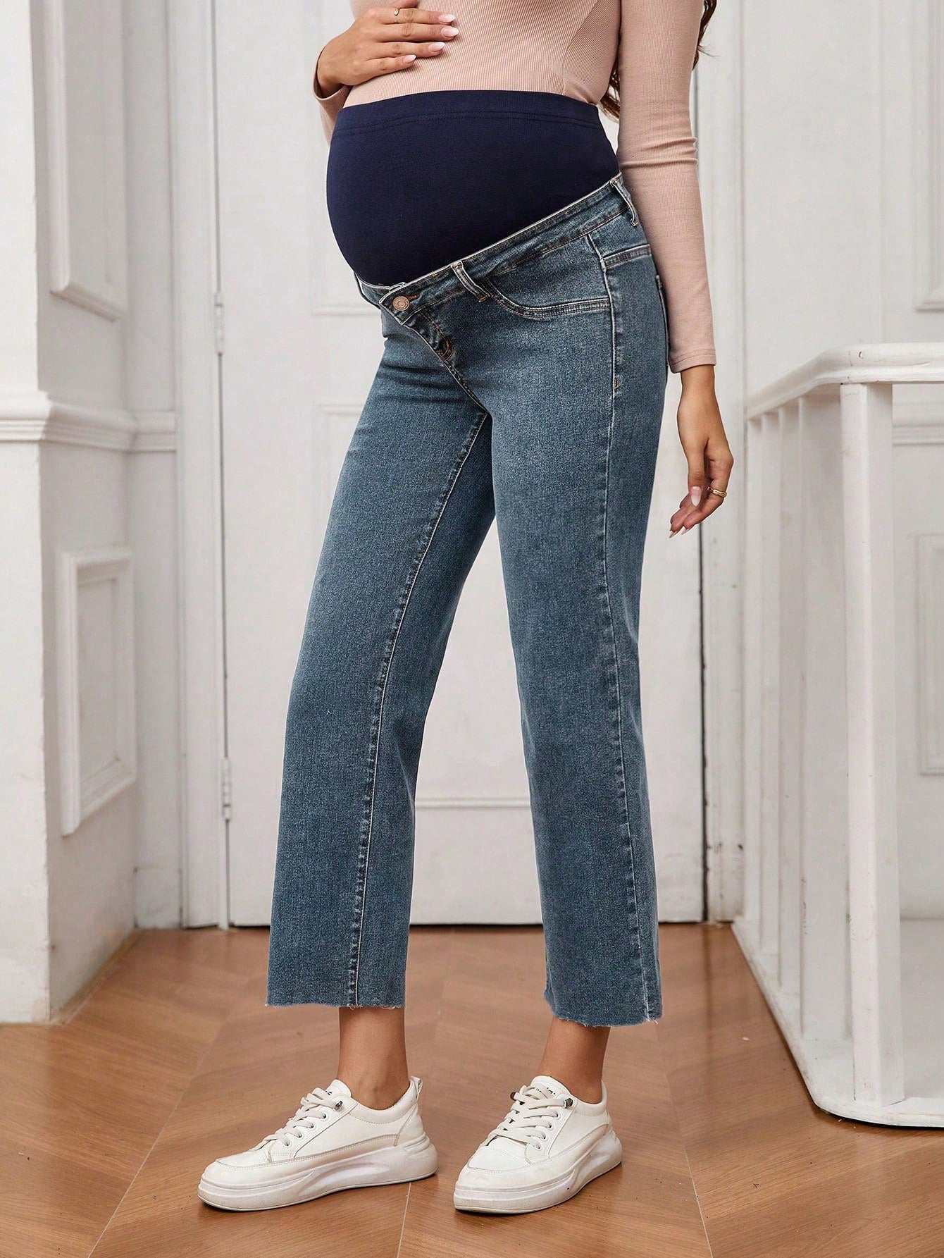 Calça Jeans Gestante Reta Cropped com Barra Desfiada e Faixa Alta - Azul médio