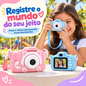 Câmera digital infantil Gatinho rosa e azul em uso