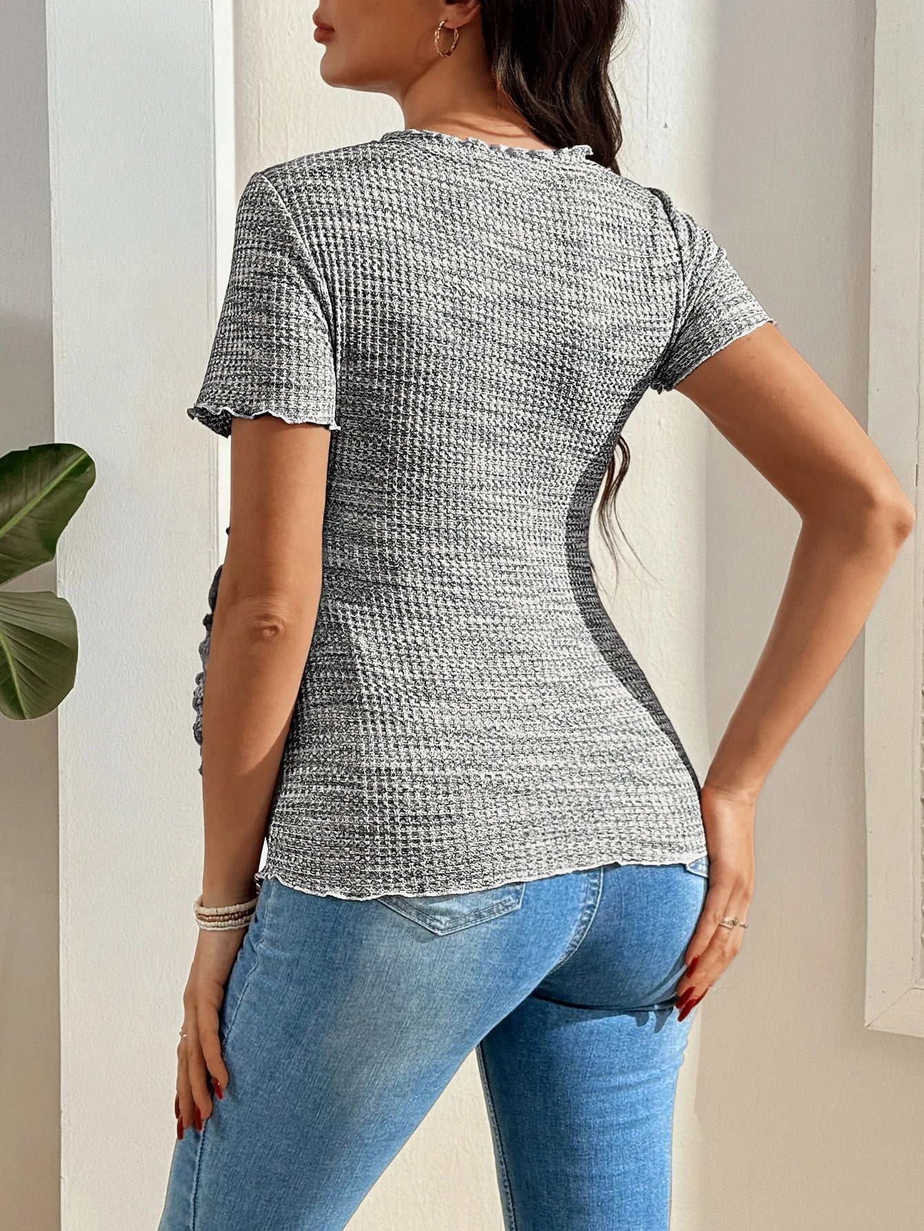 Camiseta Gestante e Amamentação Waffle Transpassada com Nó e Decote V - Azul acinzentado