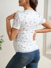 Camiseta Gestante Floral Manga Curta com Renda e Decote V - Branco floral