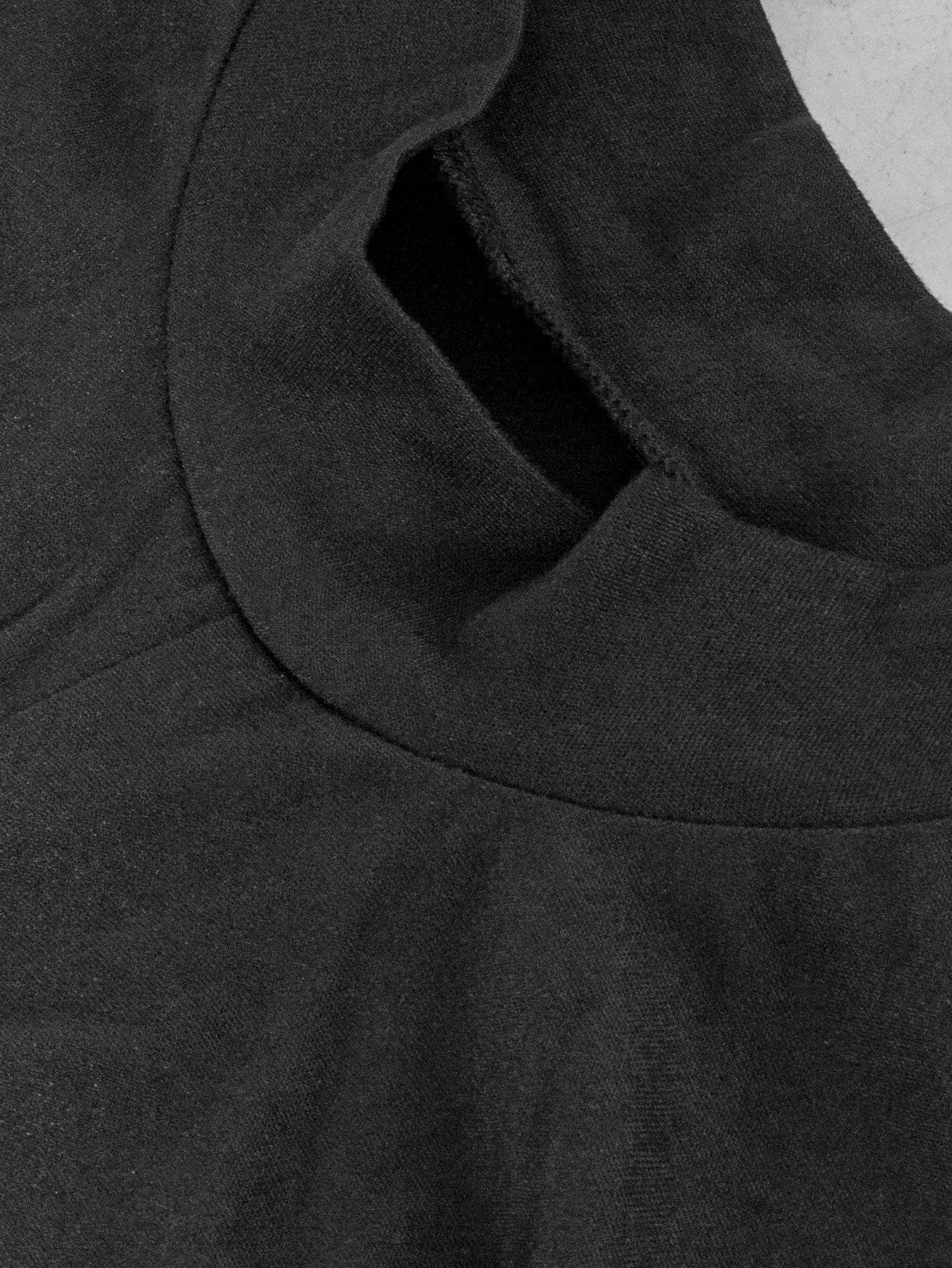 Camiseta Gestante Manga Longa Gola Alta com Torção Frontal - Preto